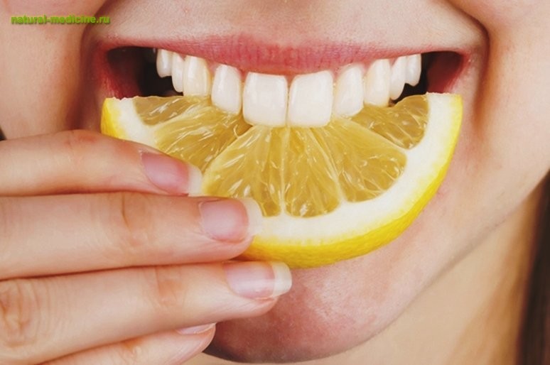 Лимонная цедра, земляника и другие домашние методы отбеливания зубов