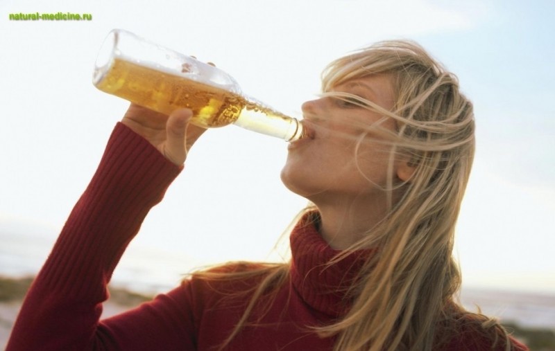 Почему женщины употребляют алкоголь