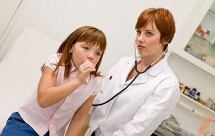 Как лечить пневмонию у ребенка?