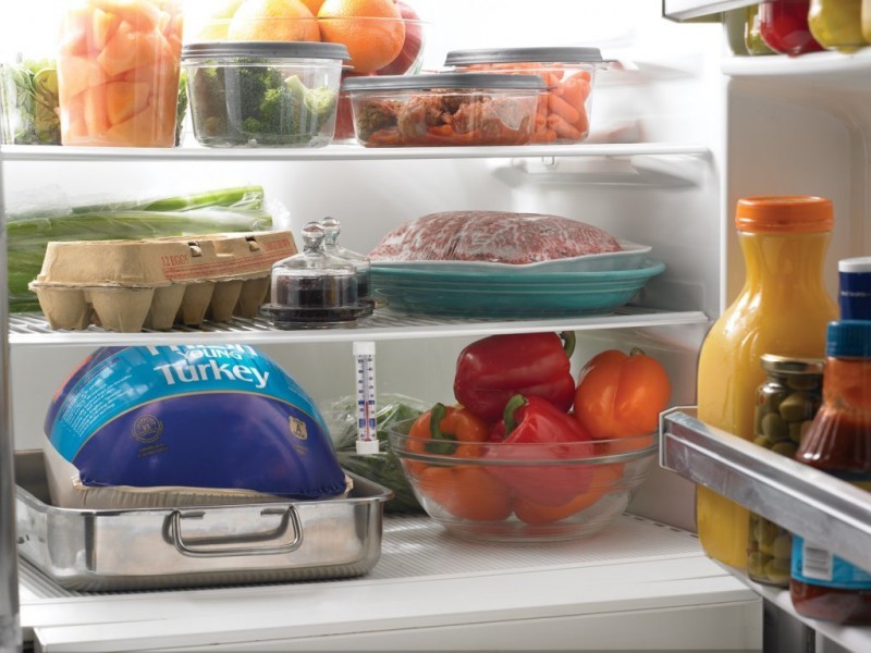 Опасности холодильника: храните продукты правильно