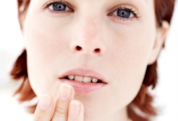 Повреждение слизистой губ и полости рта