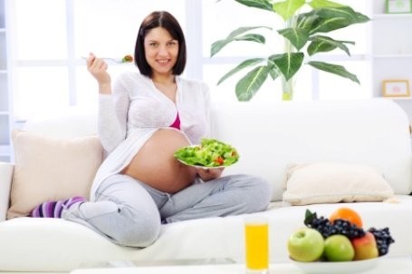 Как необходимо питаться беременной женщине