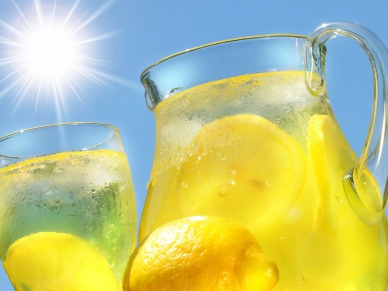 5 причин пить воду с лимоном натощак