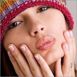 Уход за кожей губ в зимнее время