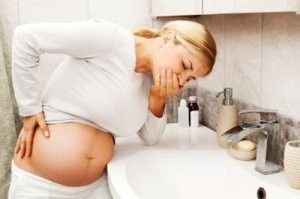 Как справиться с тошнотой по утрам при беременности?