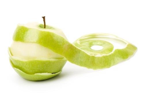 Больше всего полезных веществ яблока в его кожуре