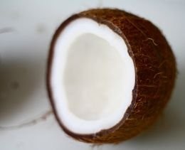 Самое близкое к материнскому молоку — кокосовое