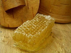 Мёд: сорта, виды и польза