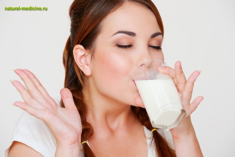 Пейте козье молоко 3 раза в день для лечения отрыжки