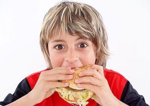 Нездоровые пищевые привычки подростков: как с ними бороться?