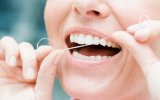Зубная нить может нанести вред