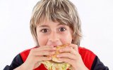 Нездоровые пищевые привычки подростков: как с ними бороться?